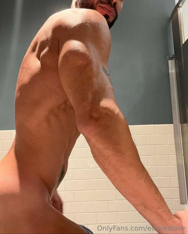 Getting ready for a steamy session in the sauna. Who’s joini..