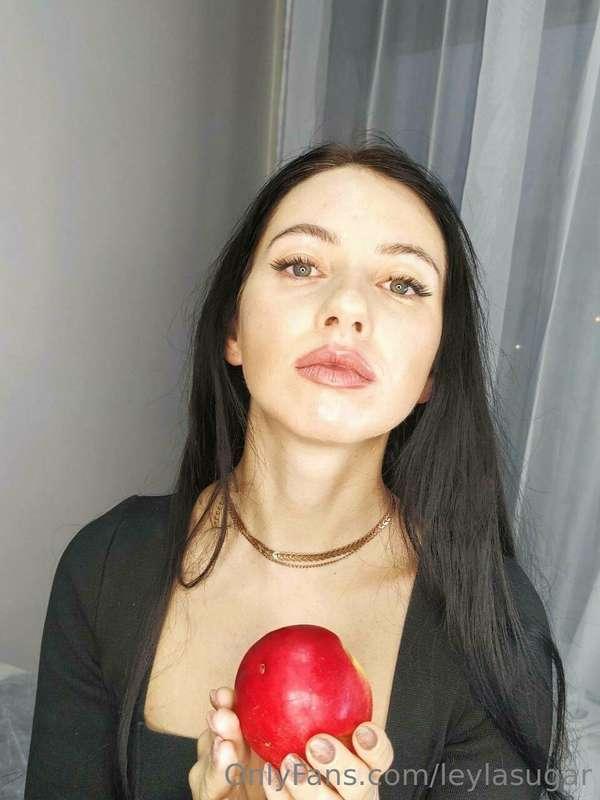 Honey, be my prince, wake me up with your passionate kiss 🥰 ..