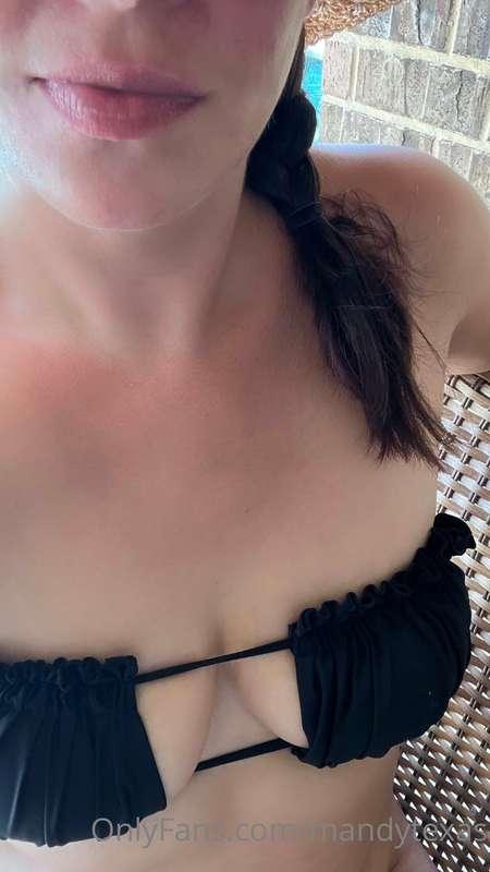 Such a lovely pool day 🏊‍♀️ 💦
