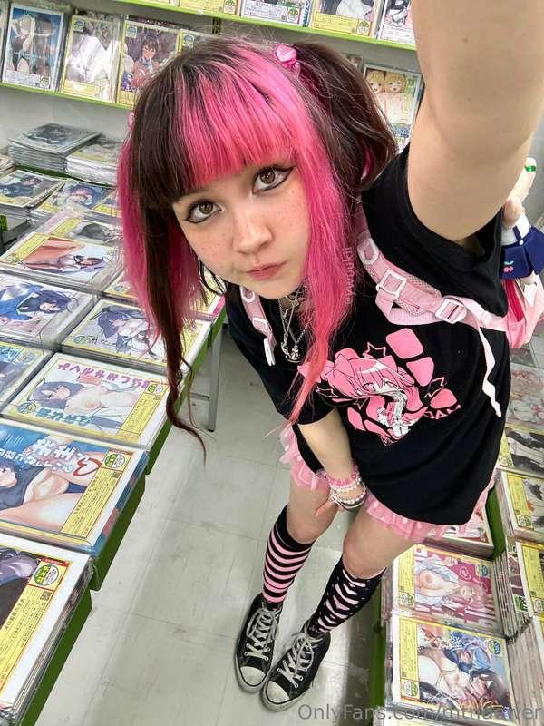 like if u read/watch hentai then comment ur fave if ur brave..