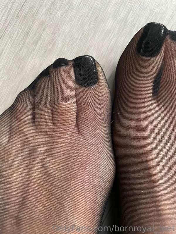 Smell me footboy 🖤