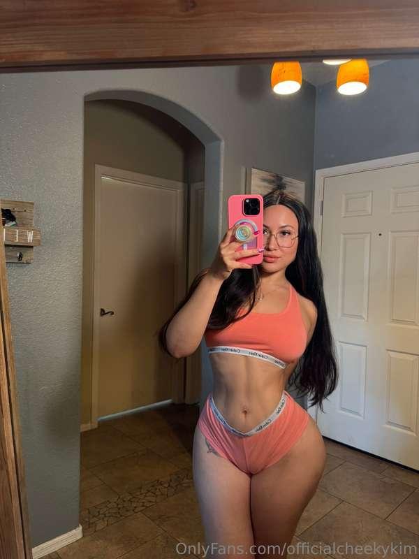 A lucky few received a morning treat in their DMS 😈 go check..