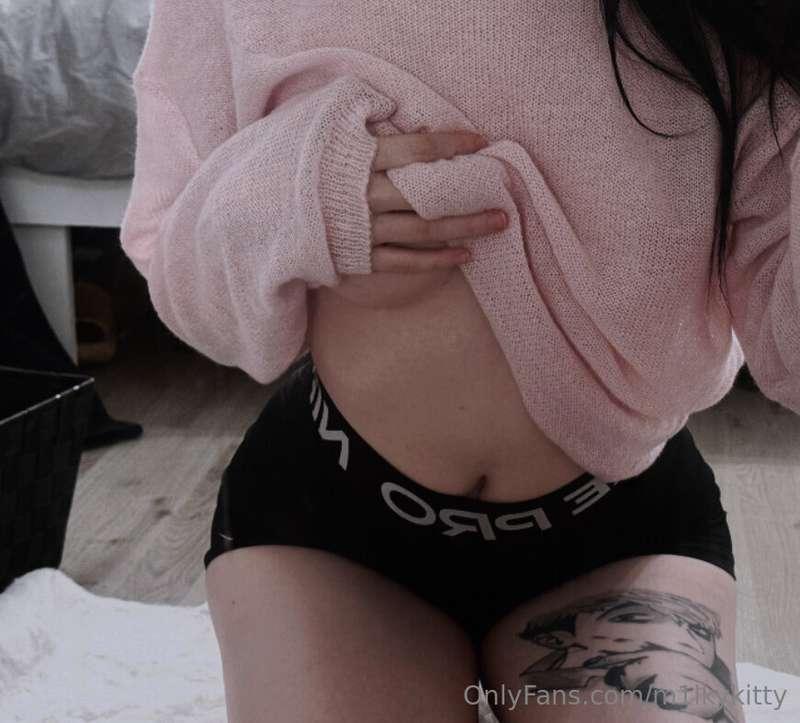 my favorite color 🖤🌸