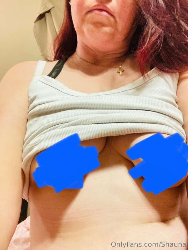 Perky titties perfect for sucking 🤭🥰