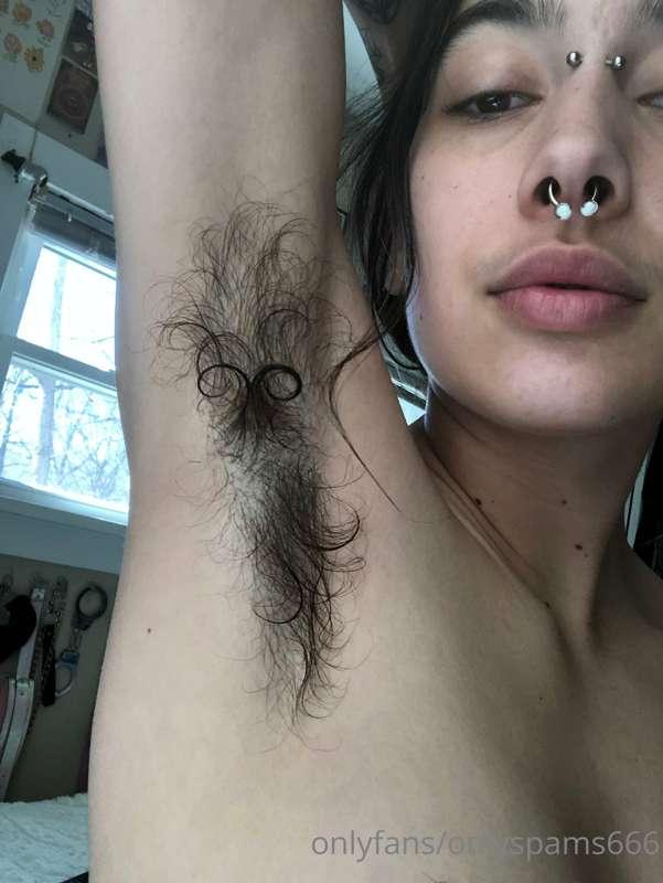 raise yer hand if yer here for the hairy armpit content💦💦