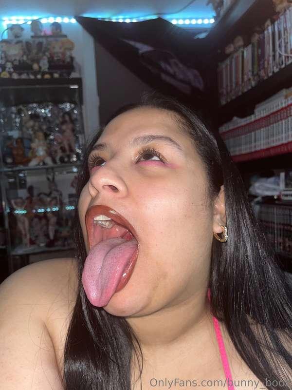 would you cum all over my face or just my tongue?