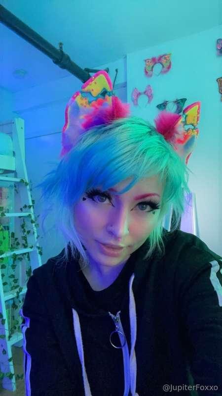 hiyaa! 🦊 quite bummed I couldn't Live Stream last night 🥺 so..