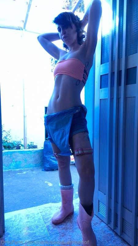 Pose me