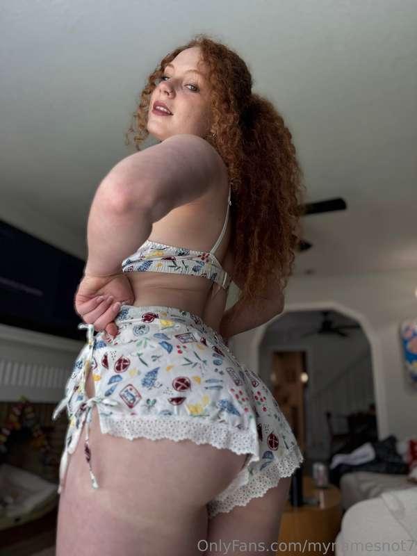 Swipe to take off my shorts 🥰