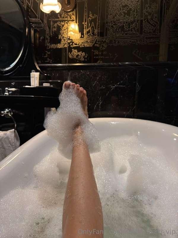 Today I decided to bathe my sins in foam ✨ 🛁 But it seems I ..