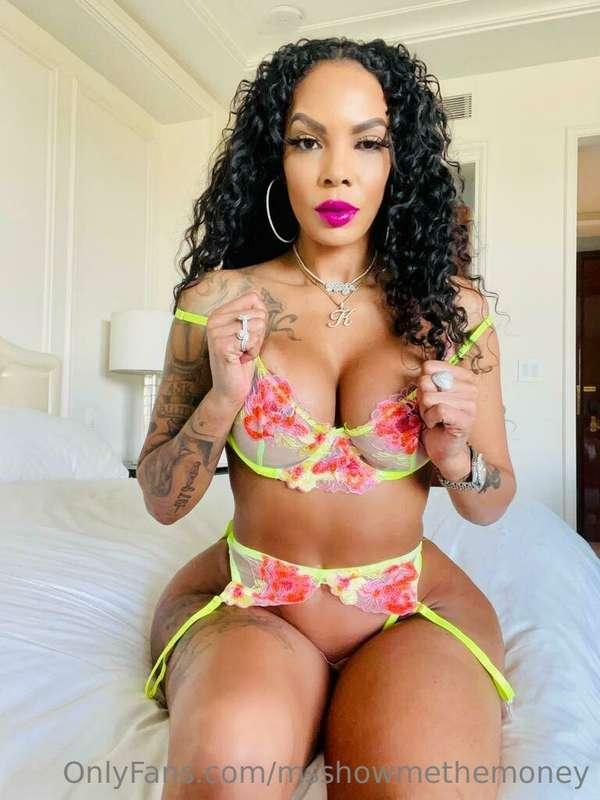 Want me to give you my hottest surprise, baby? 😋🥵 help me ta..