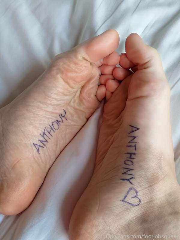 ✨ SPECIAL DEAL✨
Get custom photos with YOUR NAME on MY FEET ..