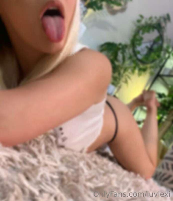 Come hang with me live right now! lexiluv.live