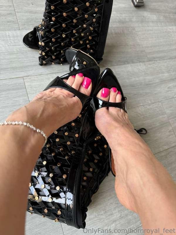 The toes that melt in your mouth. Suck them slowly one by on..
