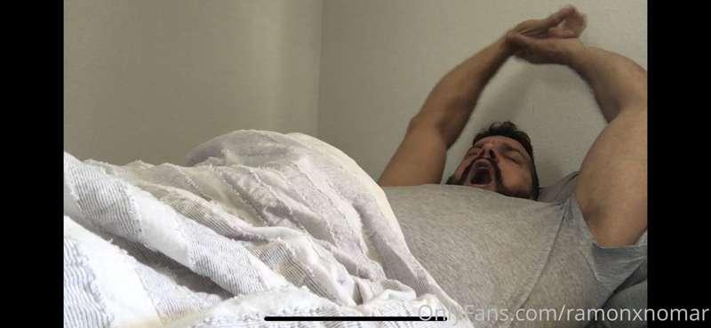 Spend your lazy sunday in bed with me! 

pasa tu perezoso do..