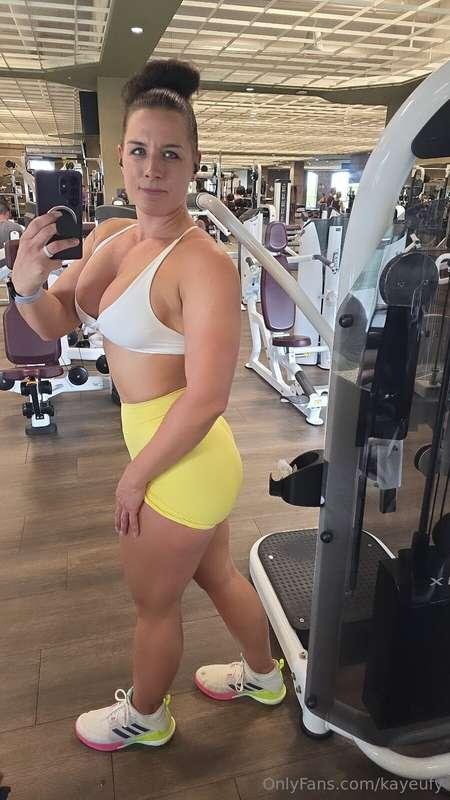 Damn, that 🎂 be good enough to eat 🤤🤤