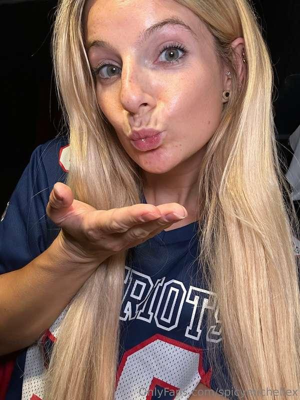 here a `kiss' baby 💋