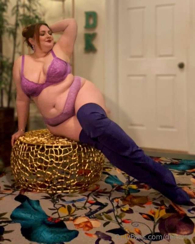 Happy Hump Day! 😉💋

Craving for more? Tipping me will unlock..