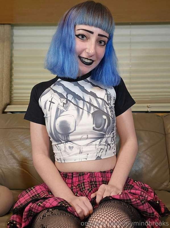I'm live on chaturbate.com/mymindbreaks2 come say hi to me a..