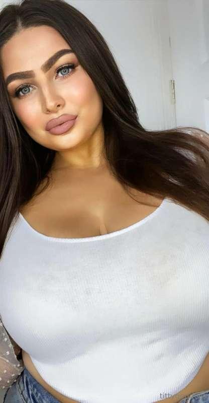 Imagine cumming on my ass and watching it drip down. 🍑