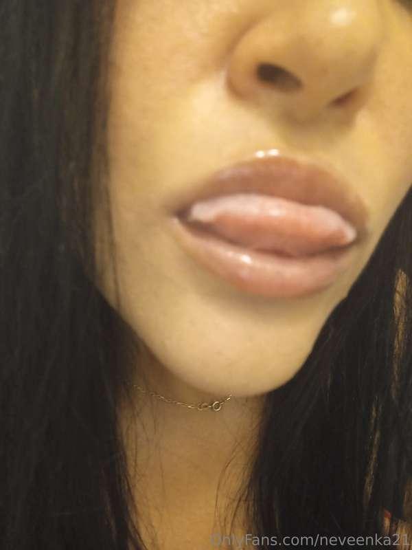 Do you like my lip moisturizer? Do you want to know what it ..