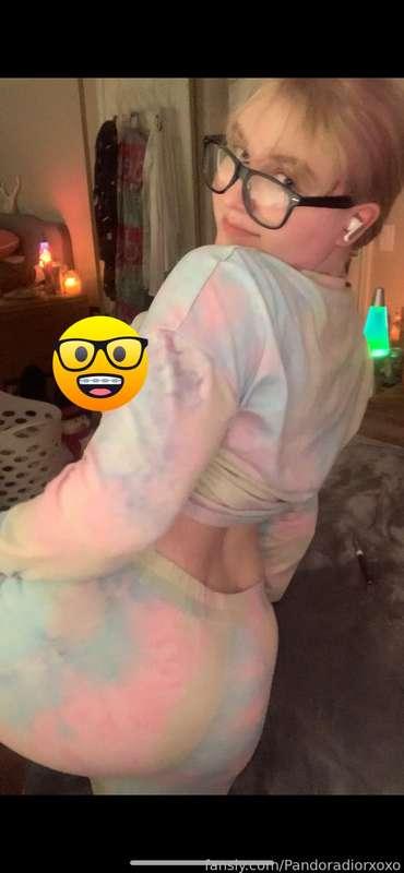 Hi friends :) 

https://fans.ly/r/Pandoradiorxoxo

#friends #fyp #kinky #taboo #freak #fetish #stoner #stoned #boobs #marijuana #pandorasbox #pandoradior3 #blonde #nerd #nerdy #glasses 