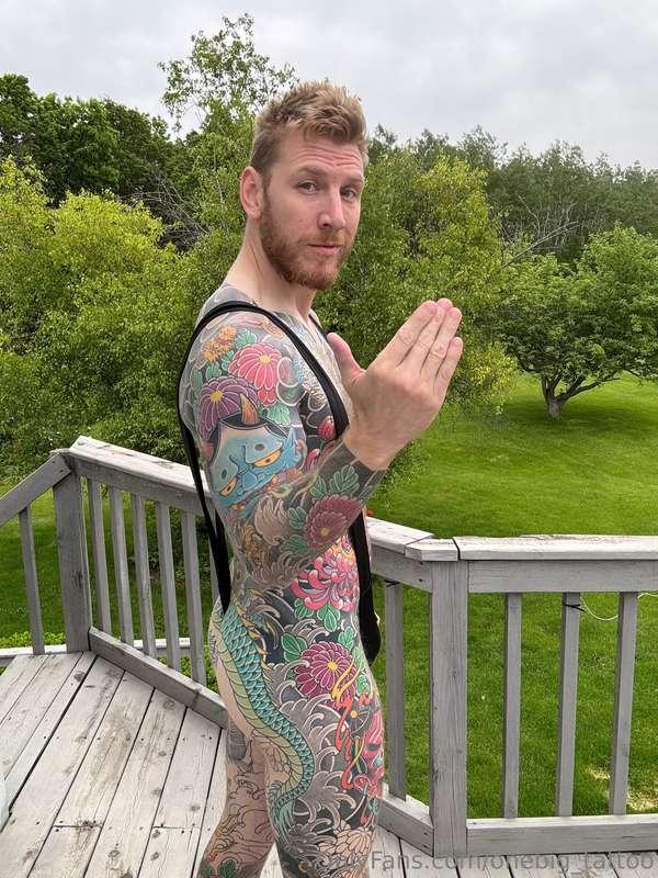 Happy hump day everyone join me on the deck?😏