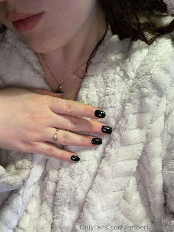 Broke my nail 🥲 Will you treat me to having them redone? The..