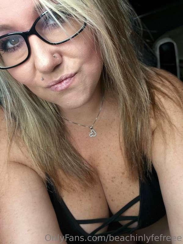 Titty Tuesdayyyy👌🏻 send a tip and I’ll take off the bra😘😝