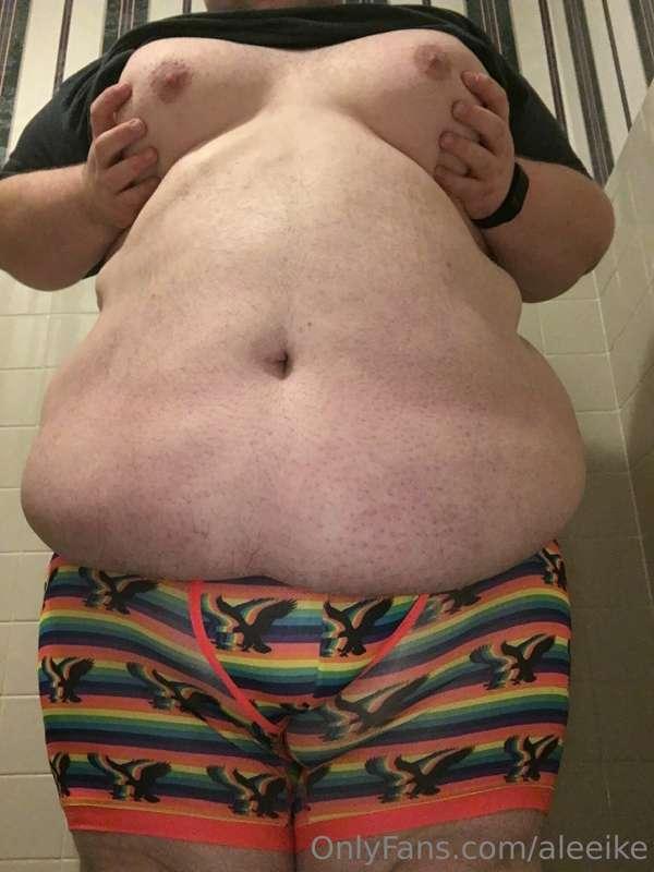 Just a little throwback photo. Look at my pear shape. 😜