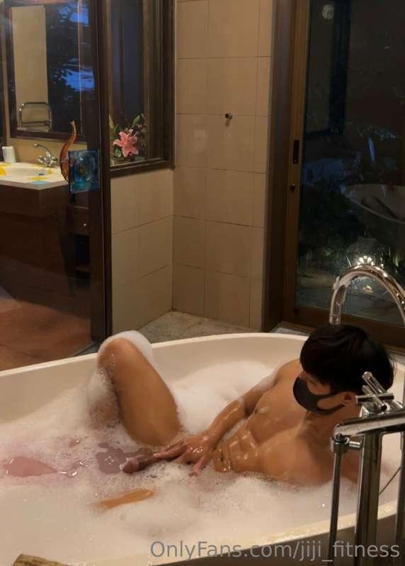 Wanna join my bath time?🛁