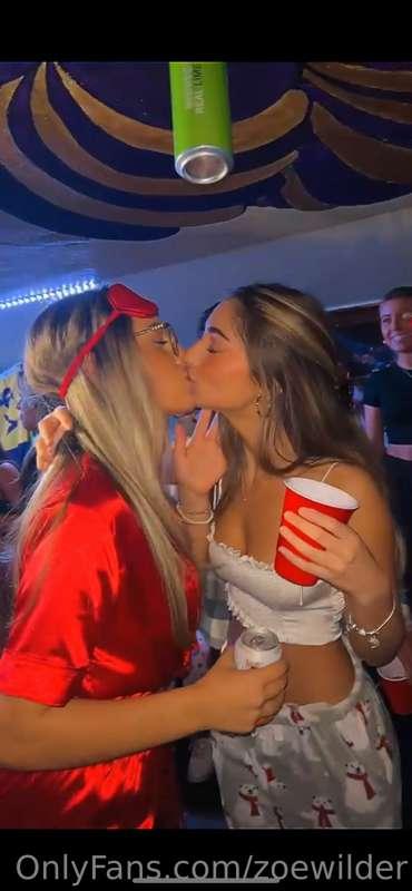 I kissed a girl! And I liked it! 💋😂😂