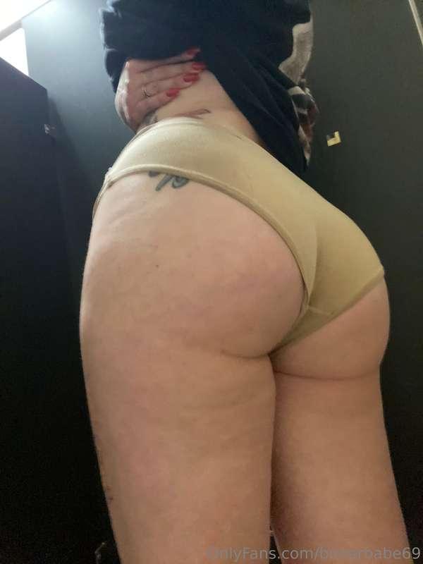 i’m inactive i know, here’s a booty pic to make up for my ab..