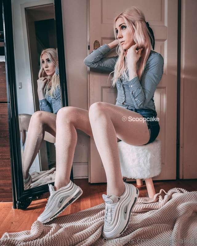 Sneakers and tights? 🥵