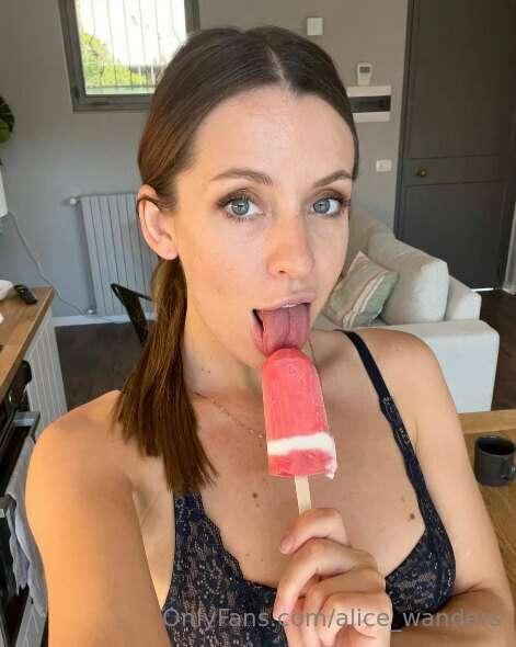 🔥 Follow her FREE PAGE 🔥 
@whitesweetness
@whitesweetness

😝..