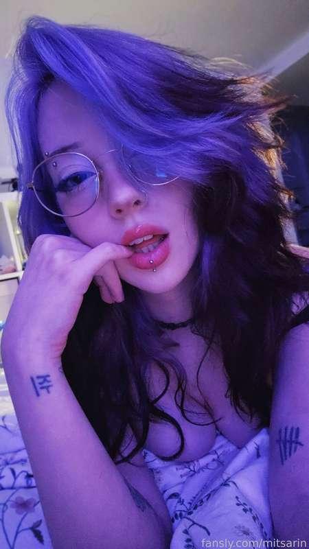 Someone recently said "so u have a manager now right" because I am posting so much 😳
The truth is...

Nope! I am still doing everything myself! I am just getting a lot better 🥰💜

#egirl #vitiligo #cute #fyp #emo #alt #girlnextdoor #girlfriend #waifu #petite #horny
