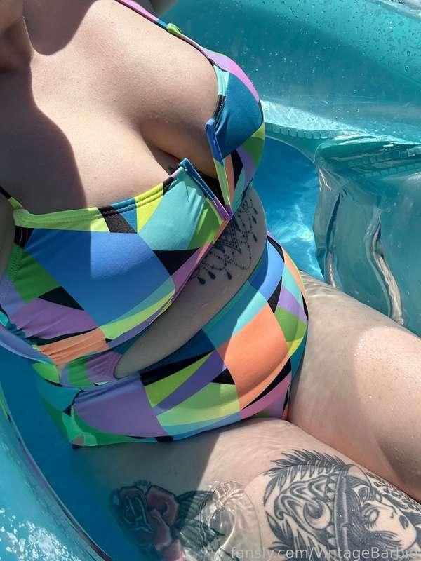 Wanna fuck in the pool?