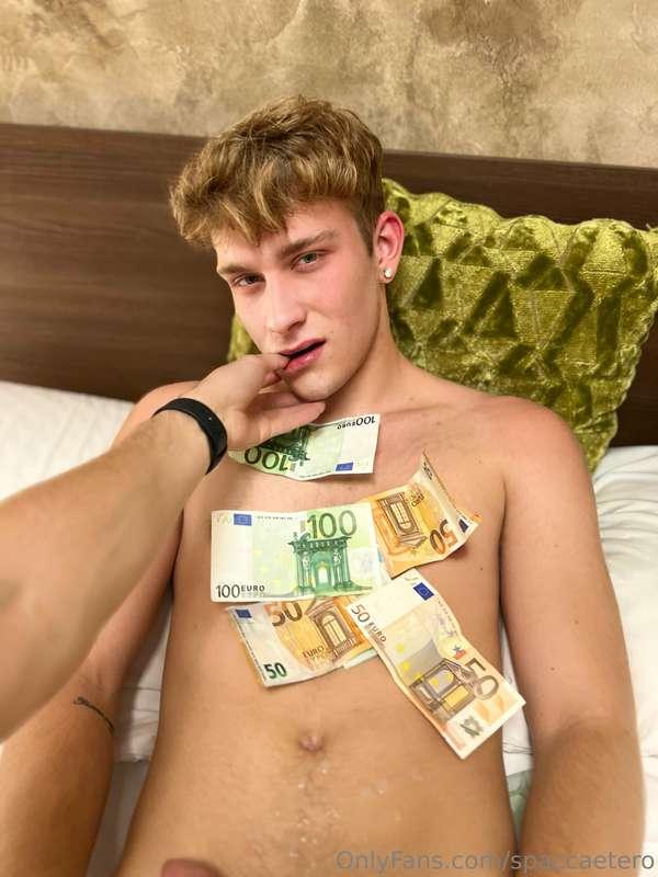 preparatevi perché GIOVEDÌ alle 18 sfonderò quel superdotato..