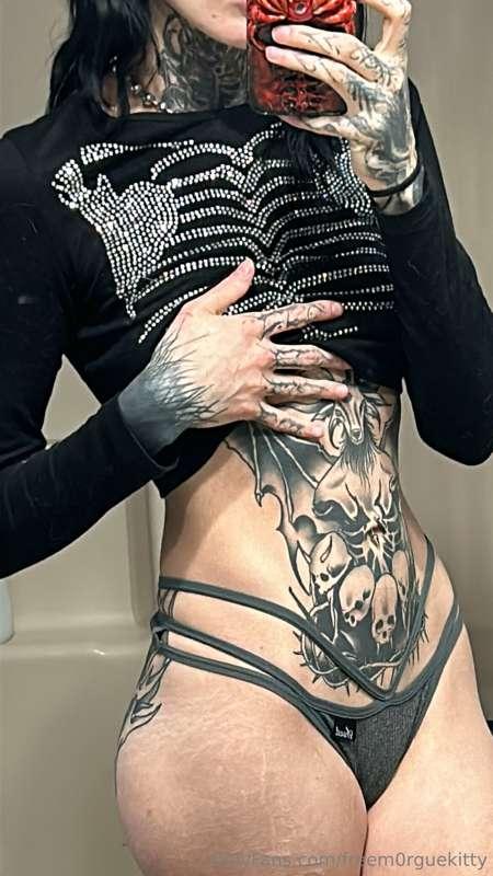 hows your saturday night, need new porn to cum to? 🫣 check @..