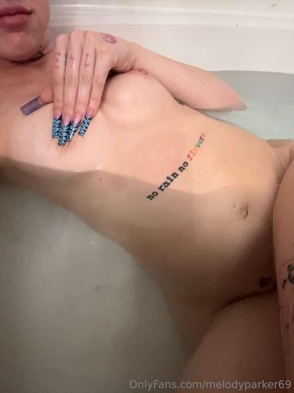 Feeling wet and horny💦
