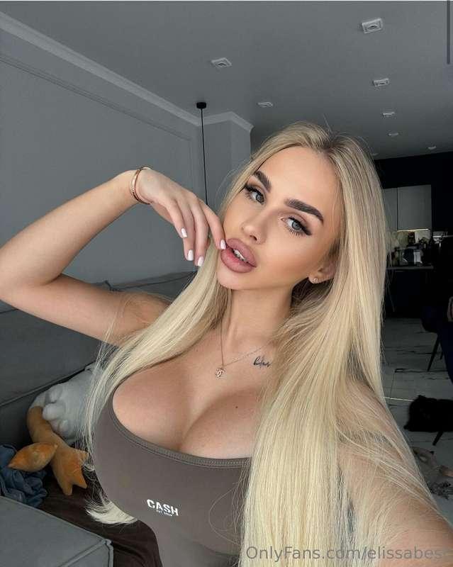 **It's overcast today, can you be my sunshine?** ❤️😈💕