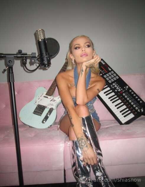 Popstar Shia?💋💫