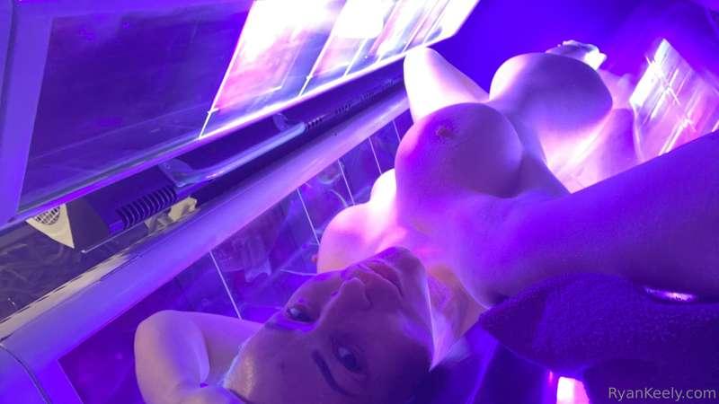 It's time to go tanning again 👅 Spoil me and I'll take more ..