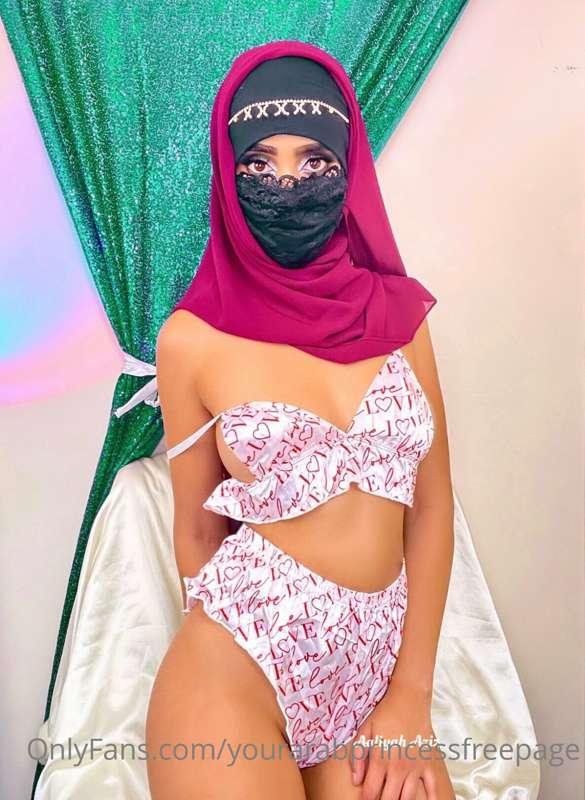 Can I be your new toy?😈 Just put a sale on VIP @yourarabprin..
