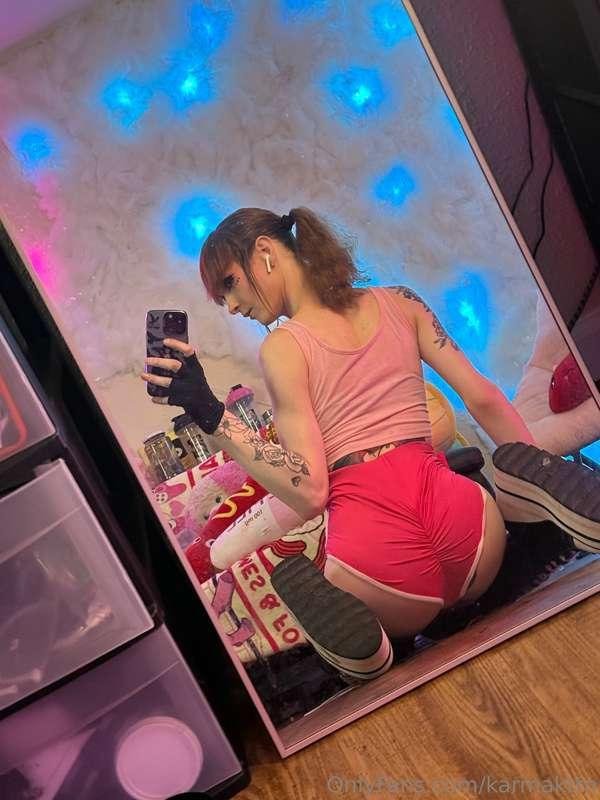 Pink work out fit ! Work me out 😏❤️‍🩹