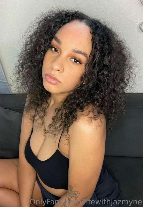 Happy Monday! The curls are back in action ❤️✨
