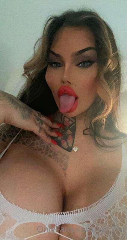 Tip $120 to get a video call with me now 😈