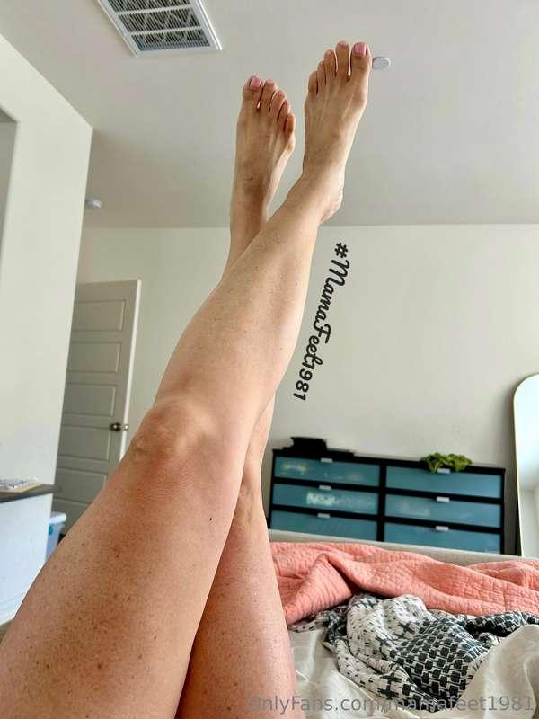 For my legs and feet fans ;)