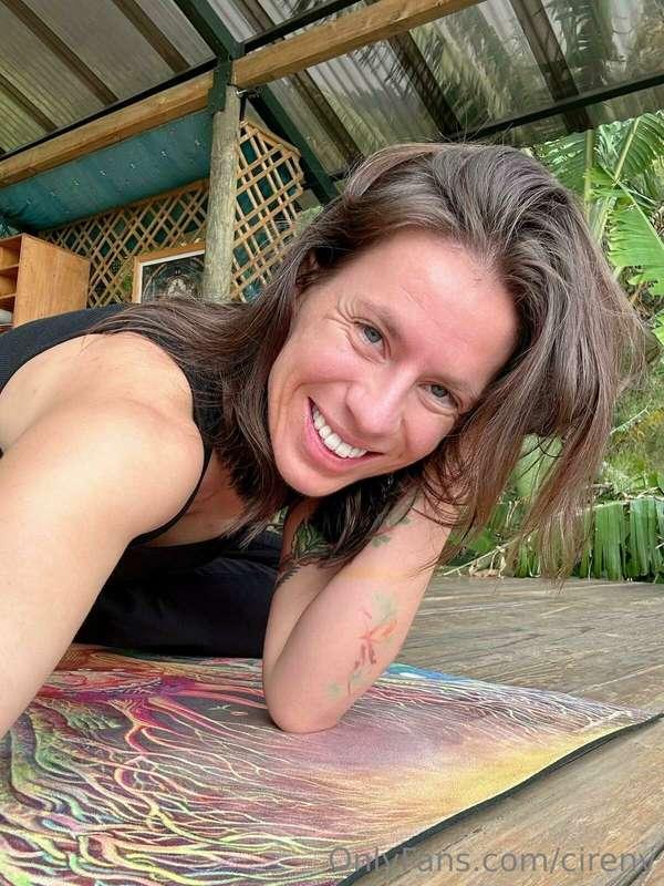 Finishing my day with some more post yoga selfies. Now to ge..
