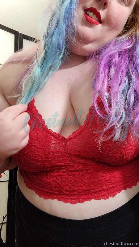 I'm adoring red, lately.